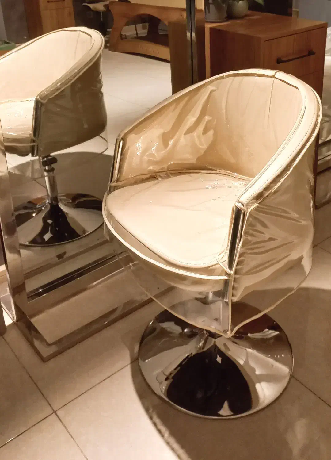 وسایل سالن آرایشی ،صندلی ،کنسول،میز ناخن|آرایشگاه و سالن‌های زیبایی|تهران, زعفرانیه|دیوار