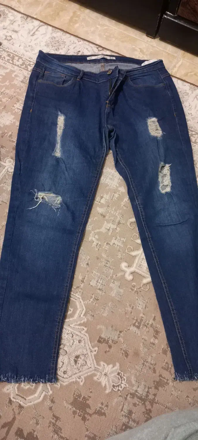 تعداد زیادی لباس|لباس|کرج, کوی گلها|دیوار