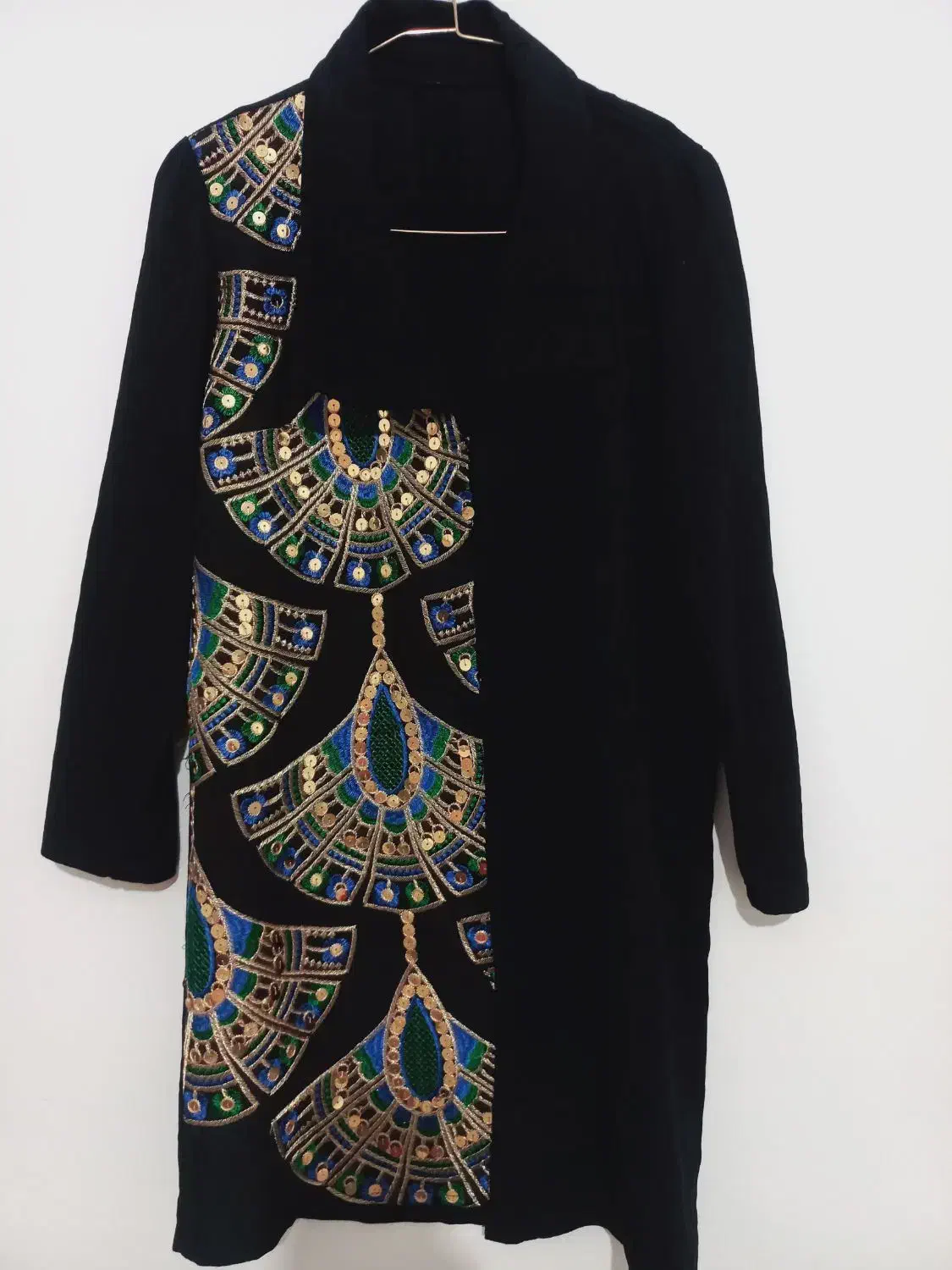 مانتو|لباس|نیشابور, دارایی|دیوار