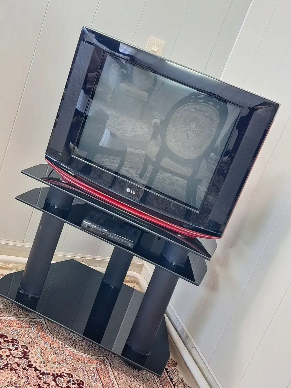 تلویزیون LG 29 inch همراه میز|تلویزیون و پروژکتور|کاشان, راوند|دیوار