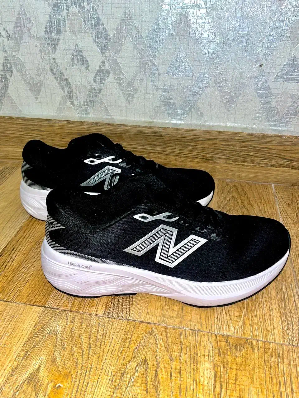 کتونی نیوبالانس|کیف، کفش، کمربند|رشت, سیا اسطلخ|دیوار