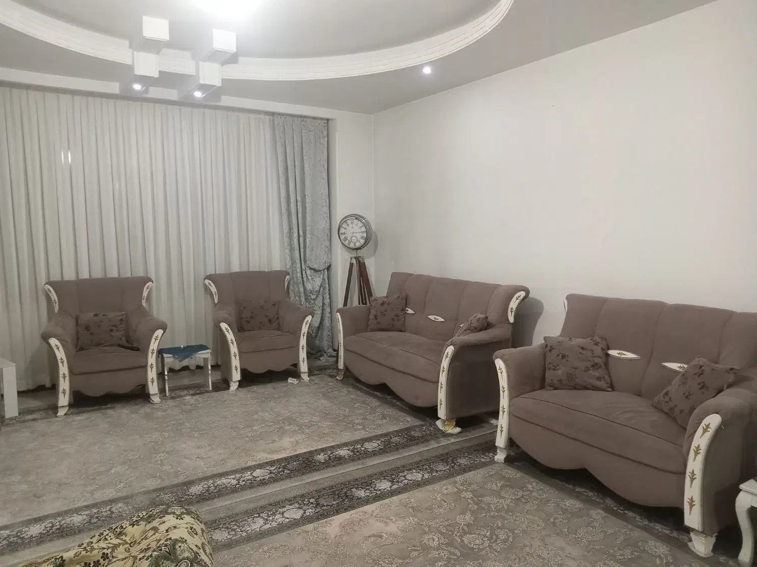یک دست مبل ۷نفره|مبلمان خانگی و میز عسلی|شهریار, شهرک وائین|دیوار
