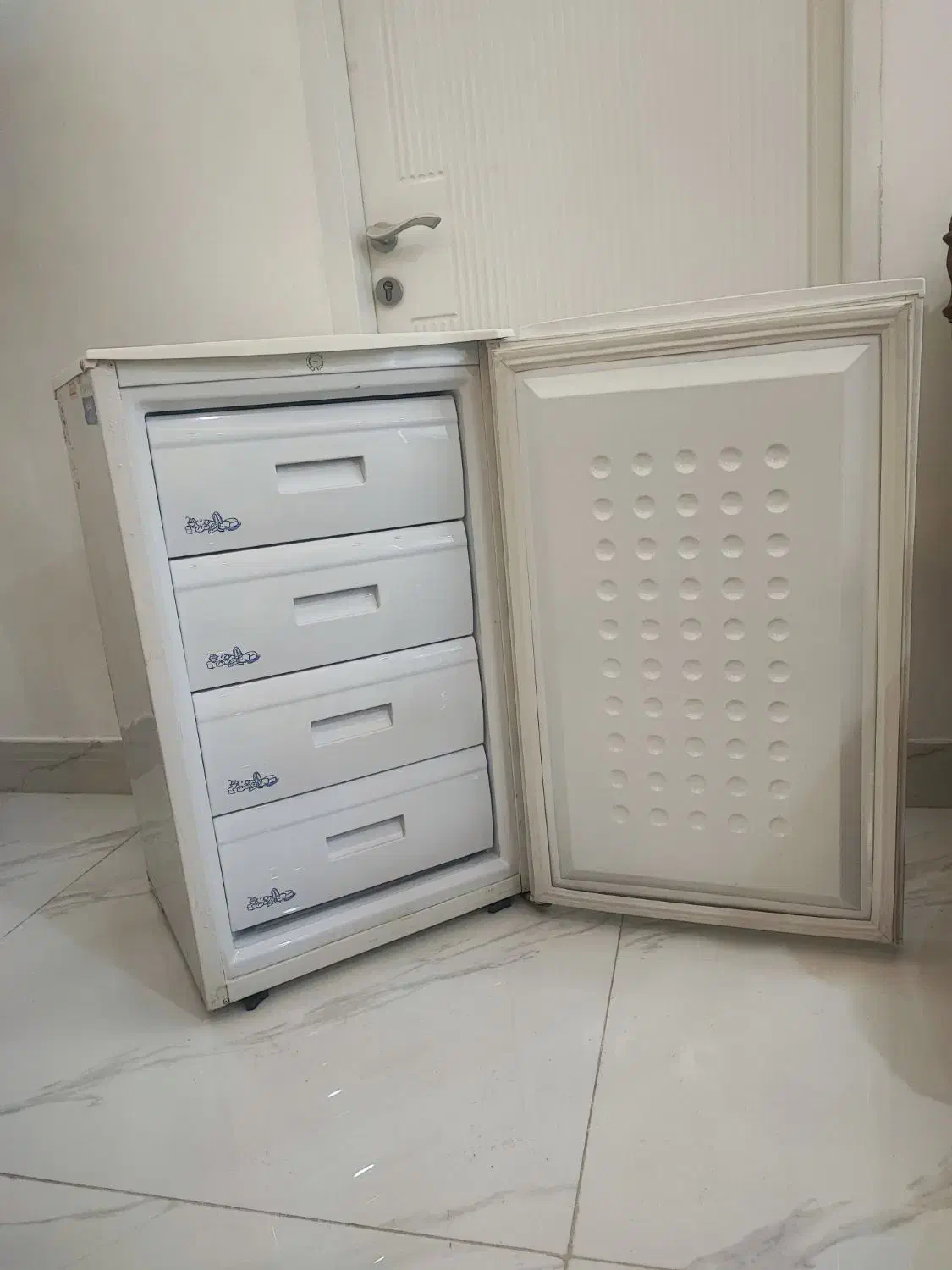 فریزر 6فوت فقط چندماه روشن بوده|یخچال و فریزر|کرمانشاه, |دیوار