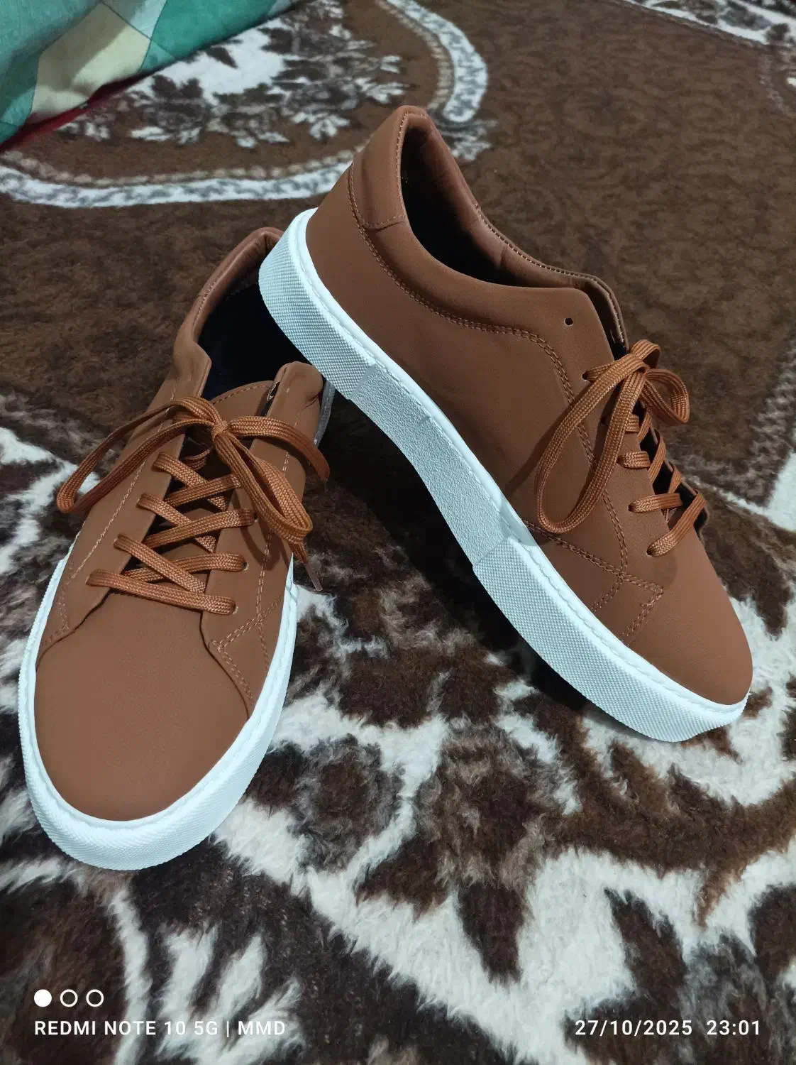 کاپشن|لباس|قره ضیاالدین, |دیوار