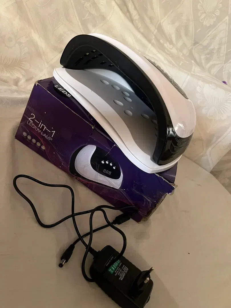 وسایل کاشت ناخن .|آرایشگاه و سالنهای زیبایی|کازرون, |دیوار