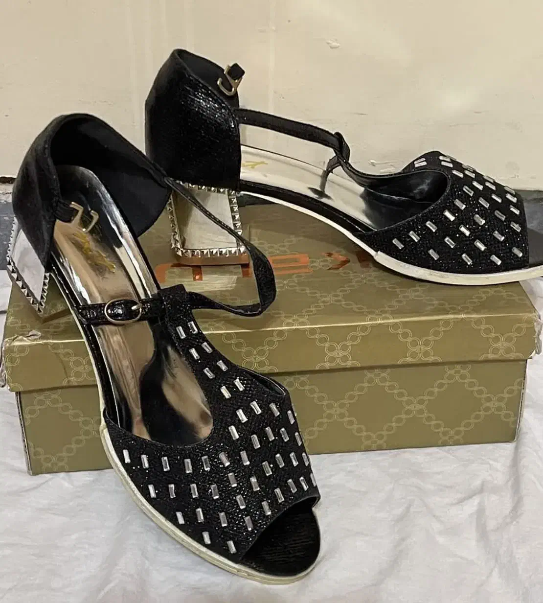 حراج کفش ترند بسیار شیک و خاص .خارجی.نو|کیف، کفش، کمربند|تهران, ایوانک|دیوار