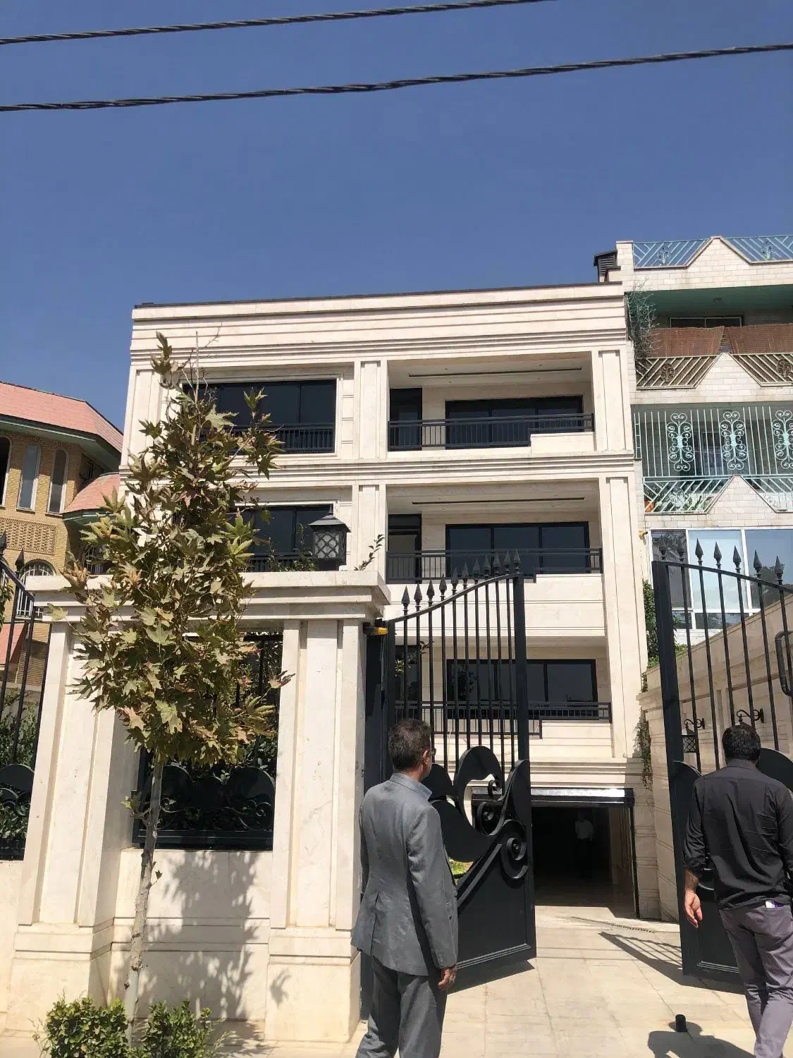 ۱۸۰۰متر بنا مفیدبر بلوار اصلی((دربستی))ملک خاص|اجارهٔ خانه و ویلا|تهران, گلستان (شهرک راه آهن)|دیوار
