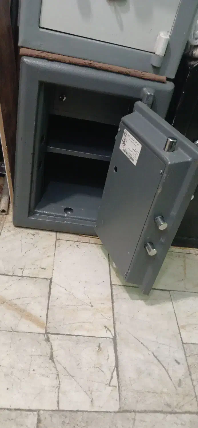 گاوصندوق ۲۵۰کیلویی رمزتایوانی اصل درحد نو|ابزارآلات|تهران, آهنگ|دیوار