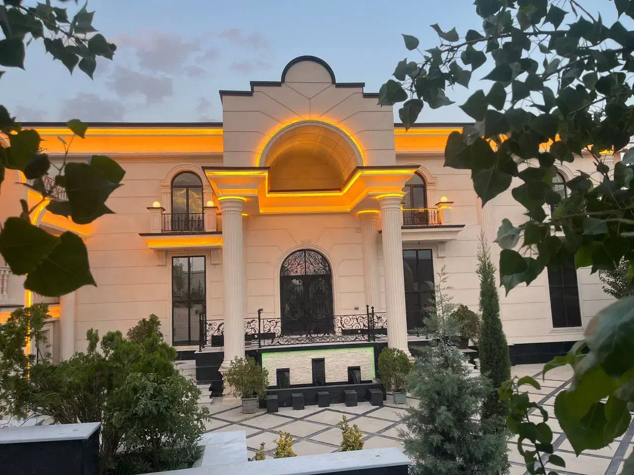 عمارت آراس شرق تهران|خدمات پذیرایی، مراسم|تهران, تهرانپارس شرقی|دیوار