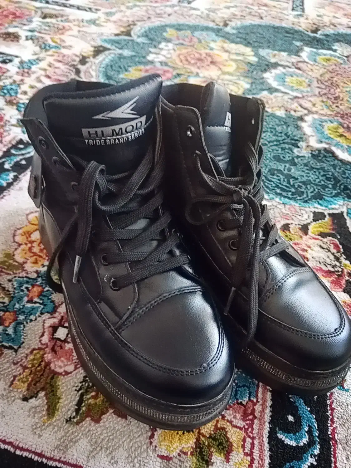 نیم بوت چرم|کیف، کفش، کمربند|کاشان, باهنر|دیوار