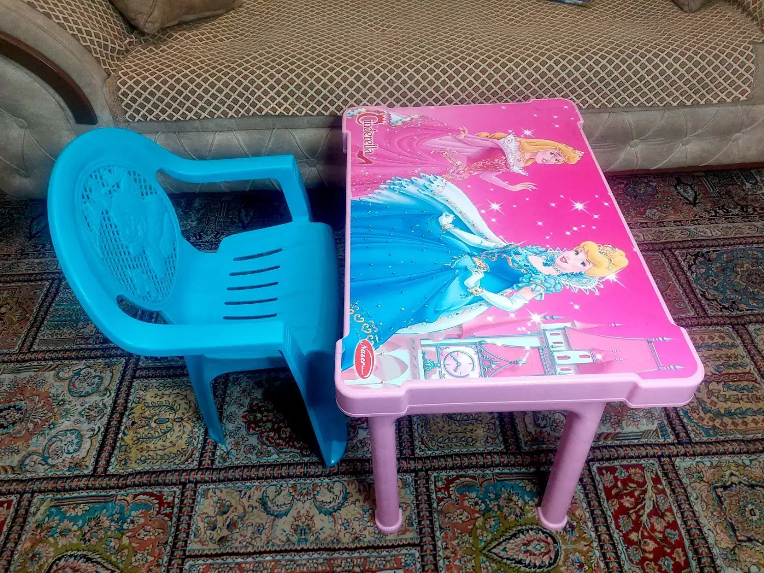 میز و صندلی دخترانه|اسباببازی|شیراز, منطقه هوایی شهید دوران|دیوار