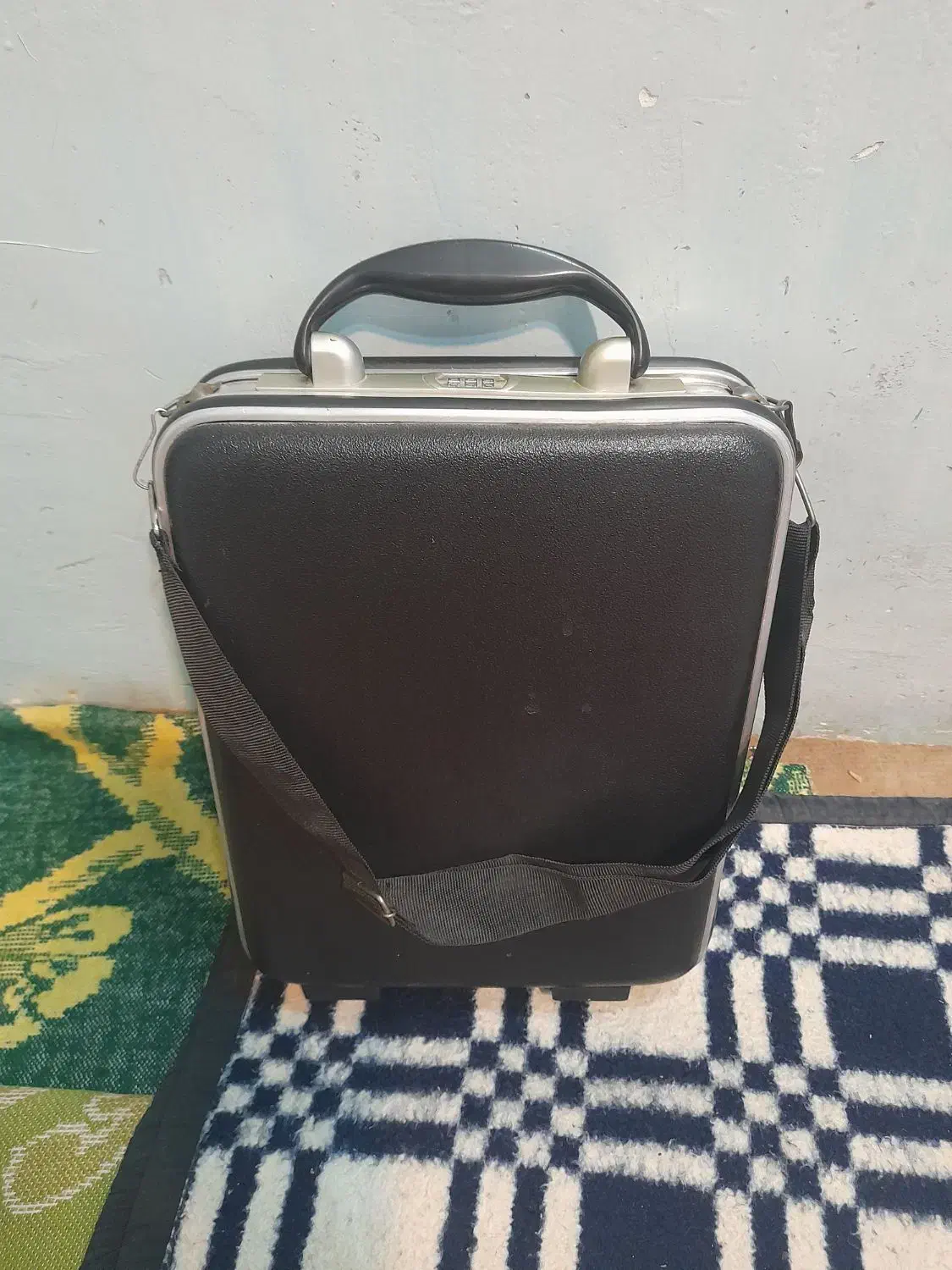 کیف ویدئویی در حد نو|کیف، کفش، کمربند|اهر, |دیوار