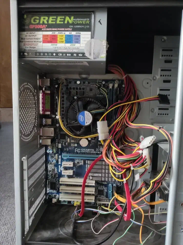 کیس ddr3 رم 4 cpu i3 با مانیتور|رایانه رومیزی|شیراز, اصلاح‌نژاد|دیوار