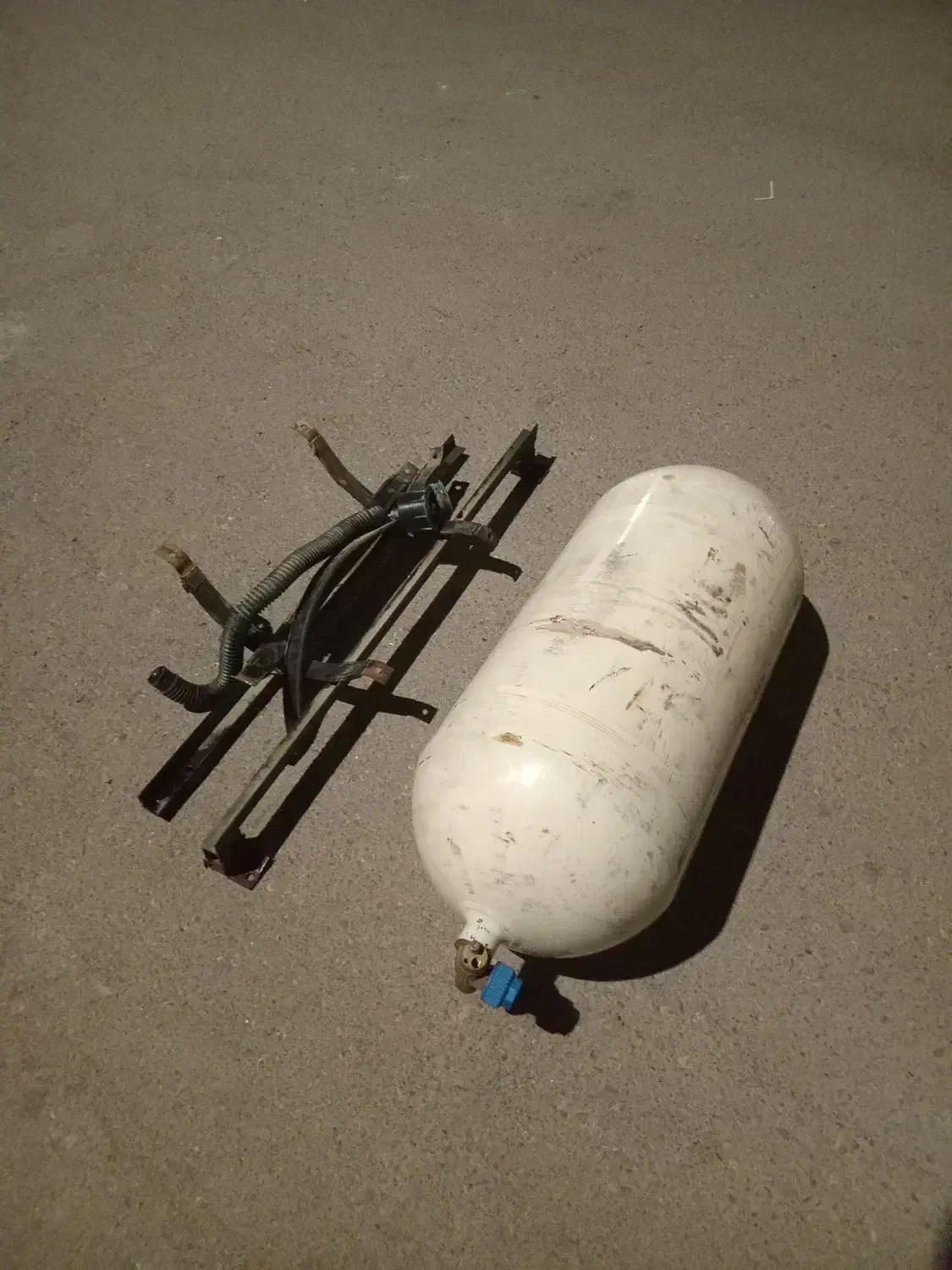 کپسول سی ان جی با محل نگهداری|قطعات یدکی و لوازم جانبی|کرمان, |دیوار