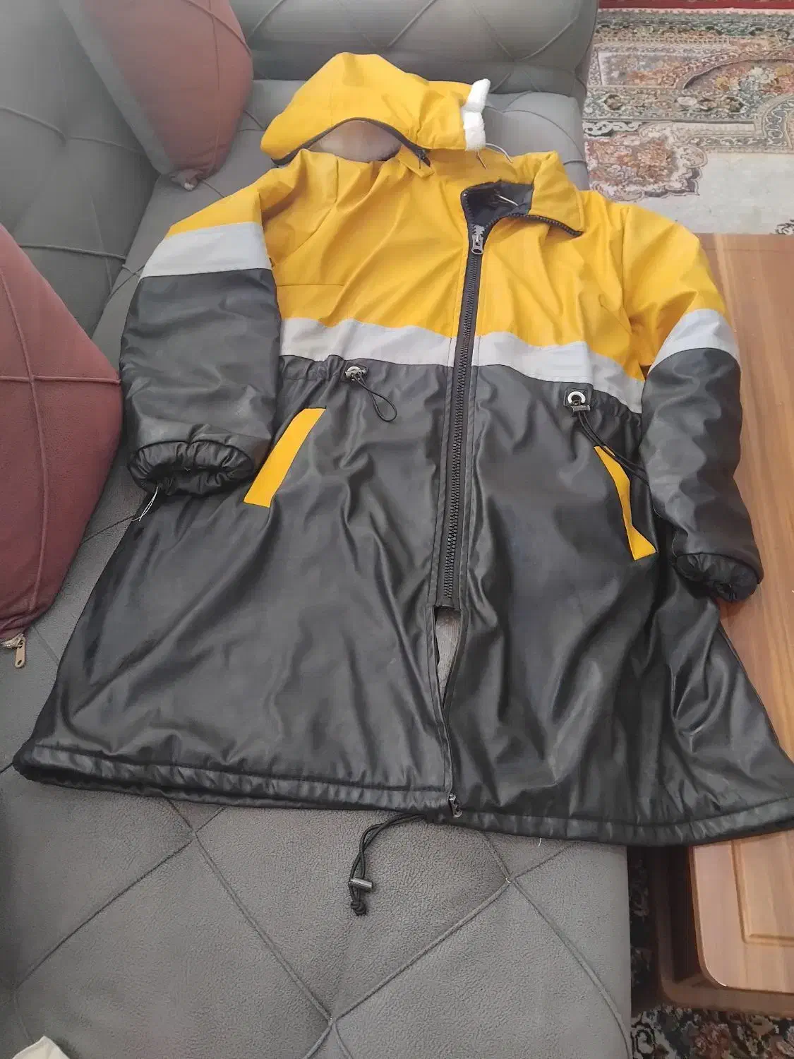 بارونی خ شیک وزیبا|لباس|تربت جام, حافظ|دیوار