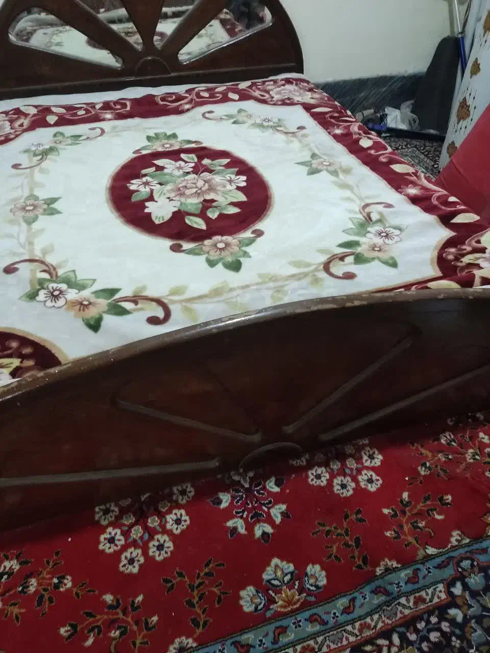 تخت دو نفره|تخت و سرویس خواب|قم, نیروگاه|دیوار