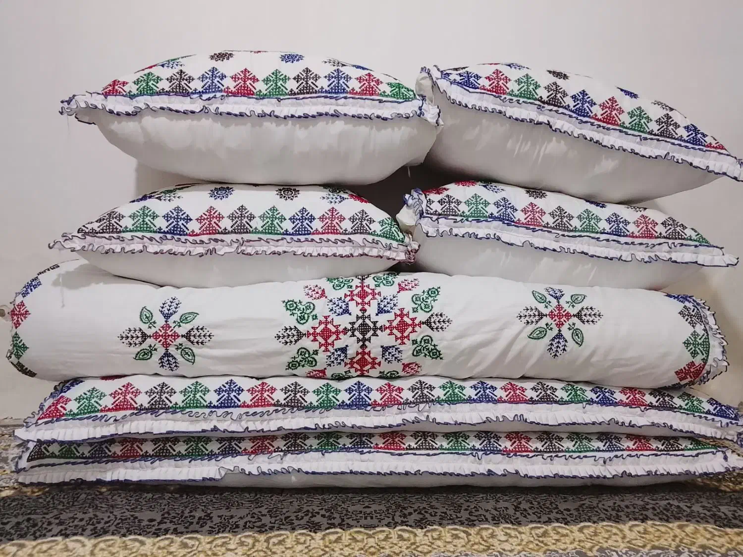 تشک و کناره و بالشت بلوچی کاملا دست دوز|تشک تختخواب|زاهدان, |دیوار