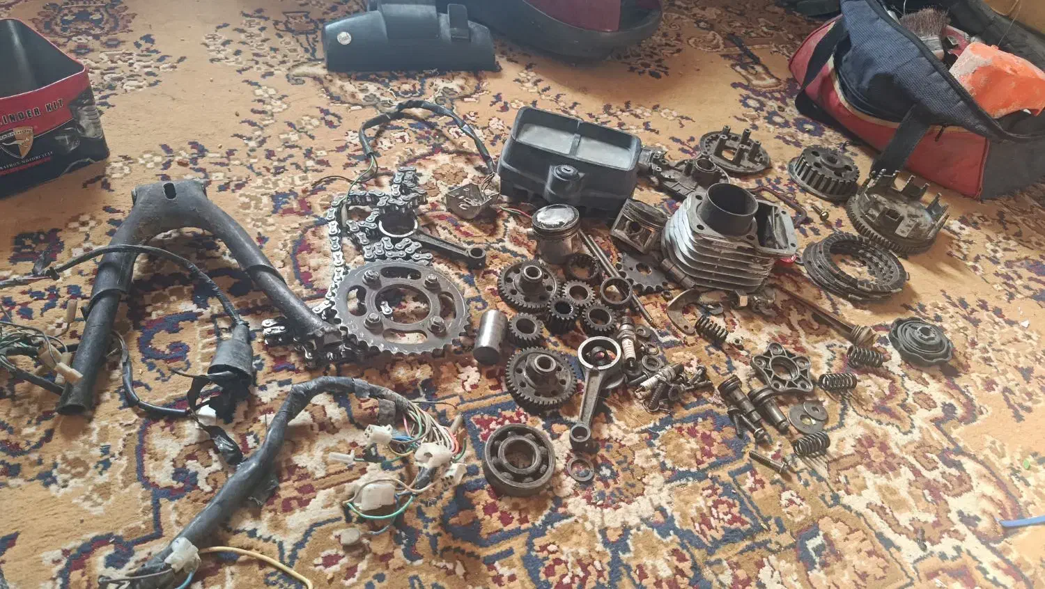 لوازم موتور سیکلت سیلندر|قطعات یدکی و لوازم جانبی|زابل, |دیوار