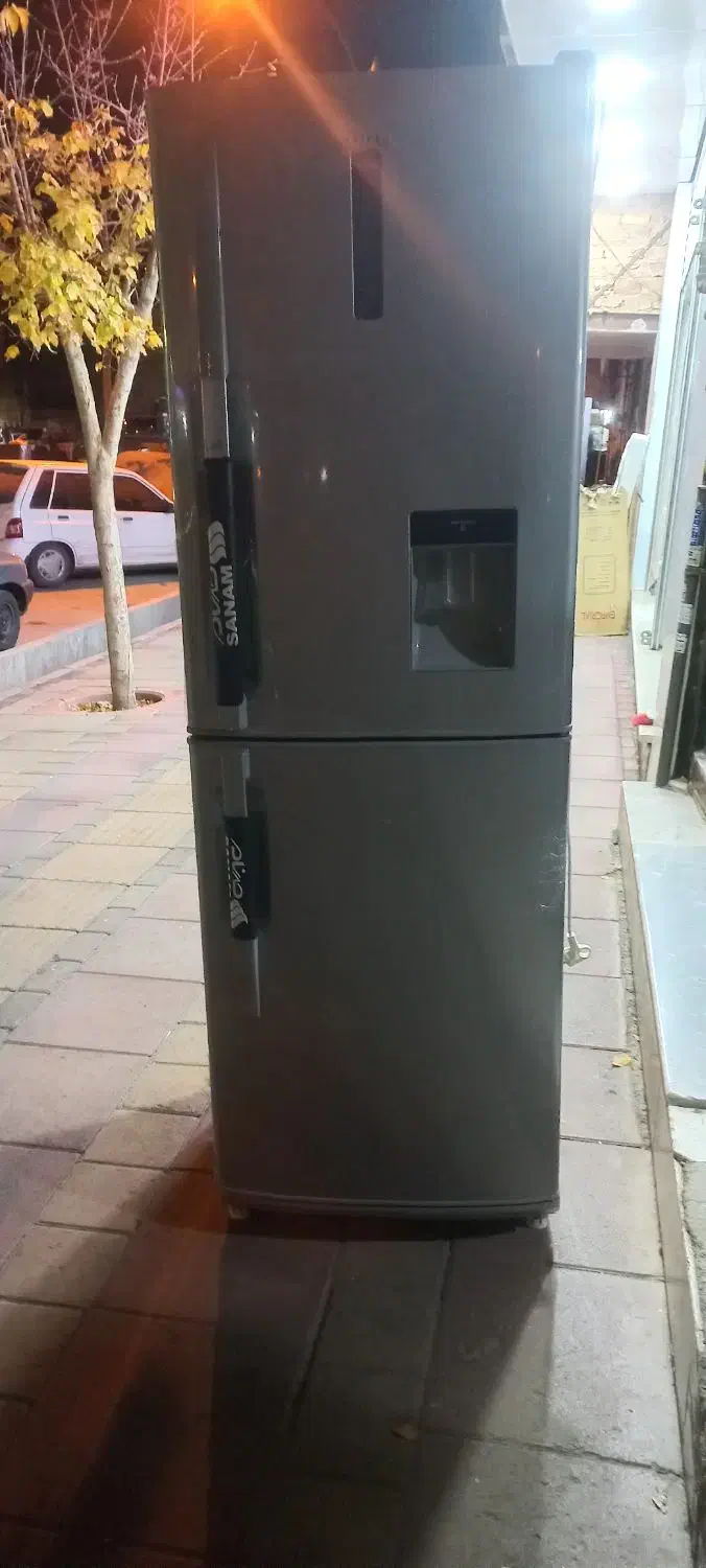 یخچال|یخچال و فریزر|اقبالیه, |دیوار