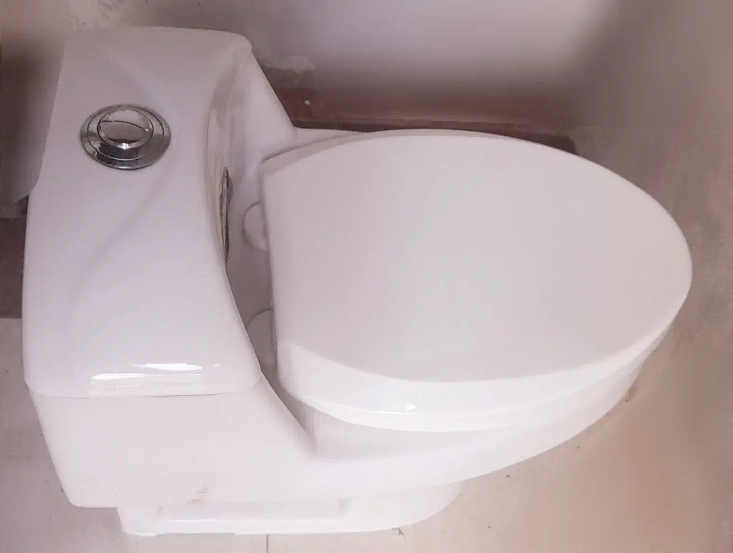 کاسه توالت فرنگی در حد نو|لوازم سرویس بهداشتی|رویان, |دیوار