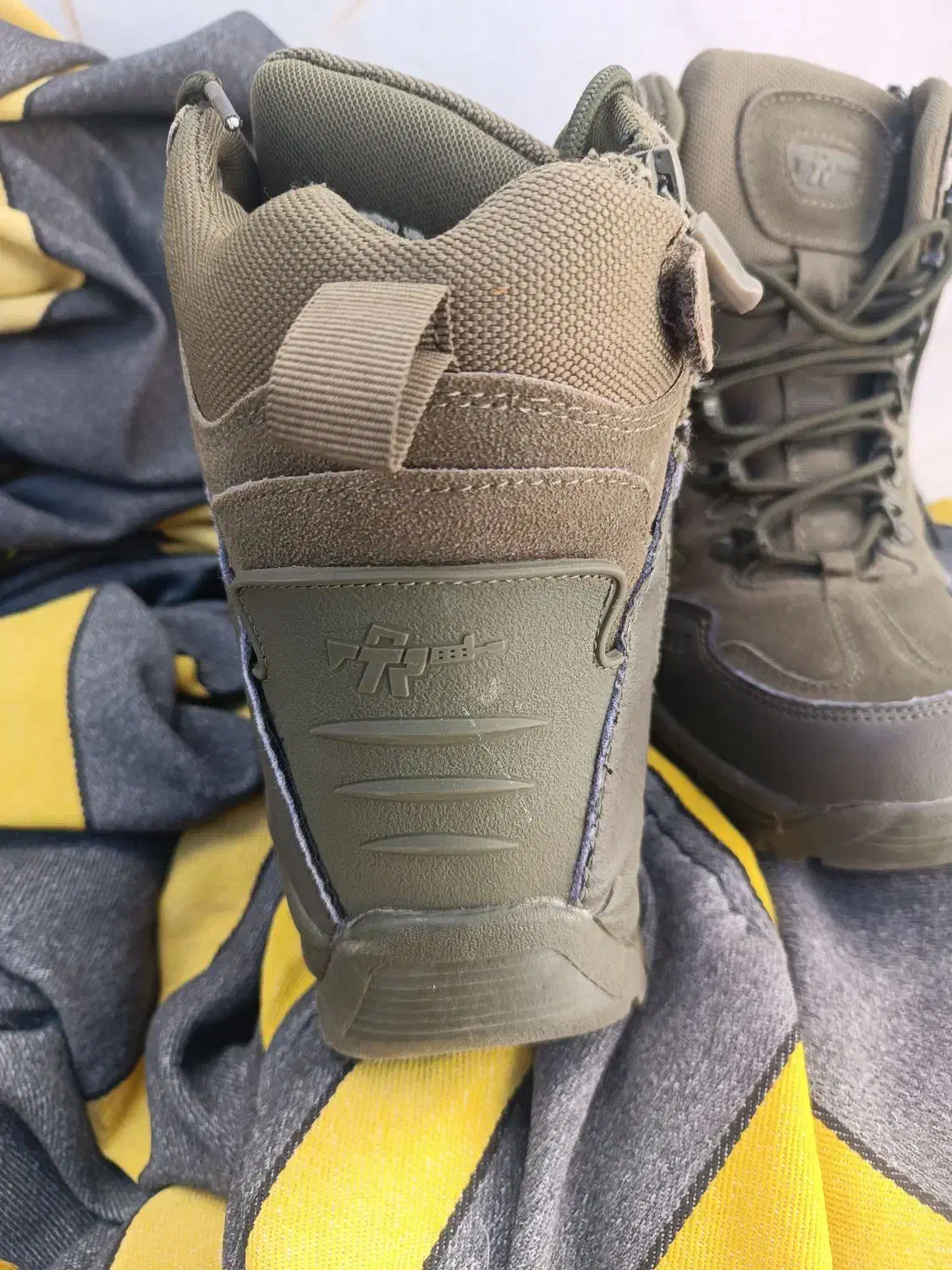 پوتین رافائل|کیف، کفش، کمربند|زنجان, |دیوار