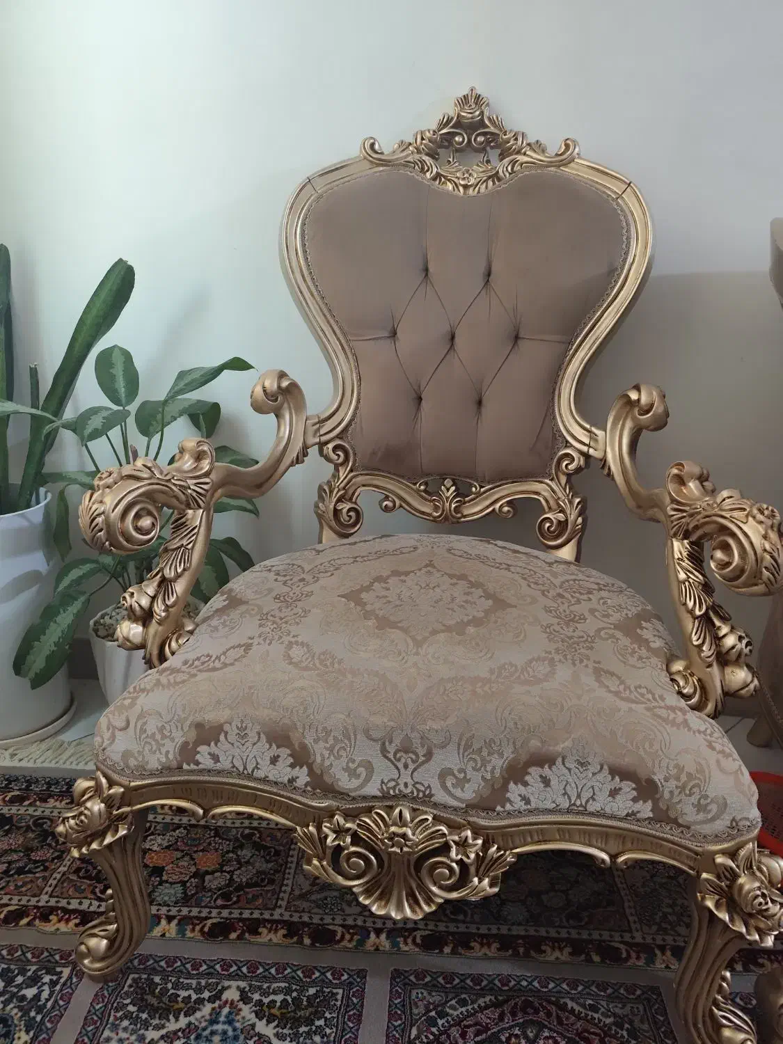 مبلمان سلطنتی نه نفره طلا کوب .|مبلمان خانگی و میز عسلی|تهران, اوقاف|دیوار