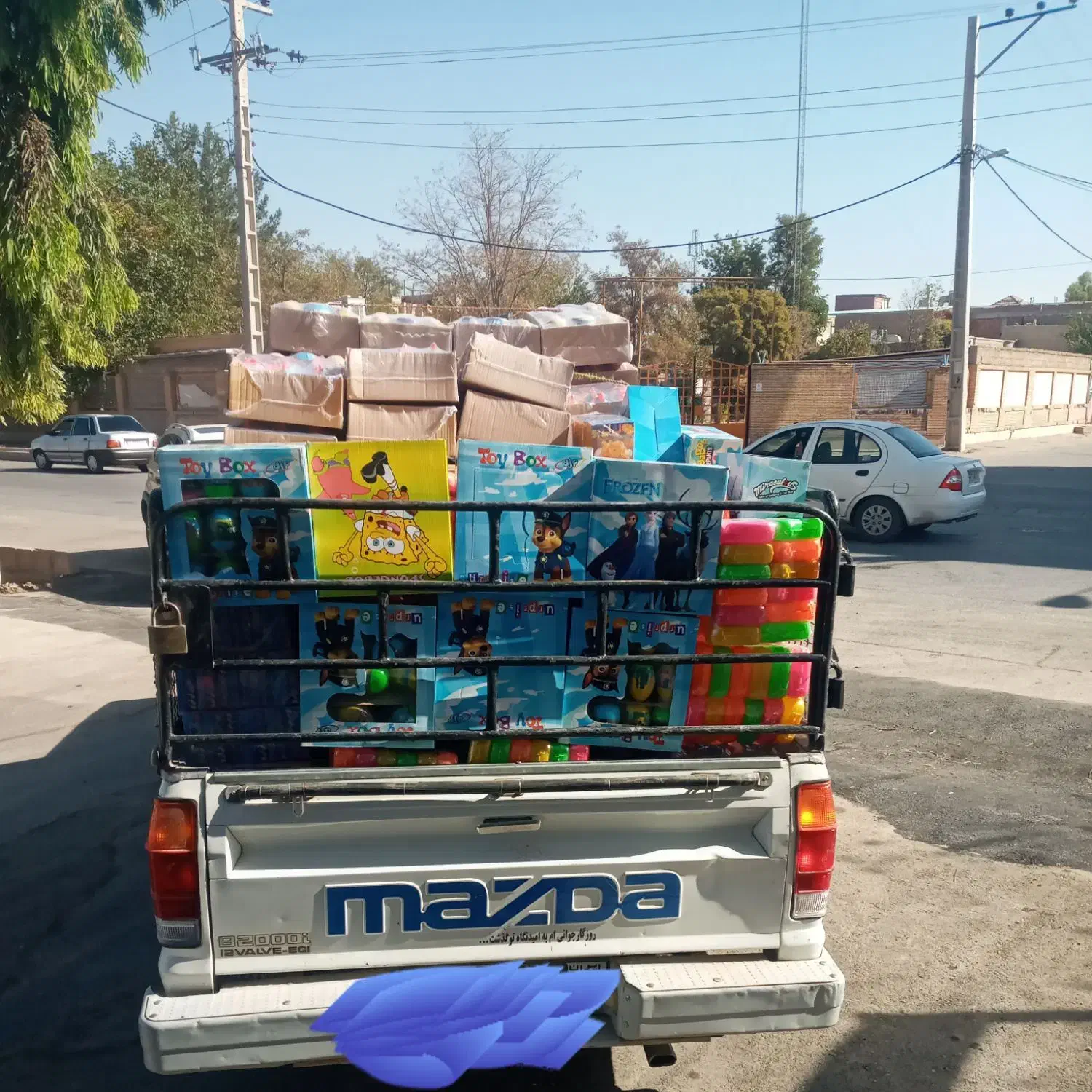 وانت بار کرایه ای تلفنی مزدا با کارگر قیمت مناسب|خدمات حمل و نقل|کرمان, |دیوار