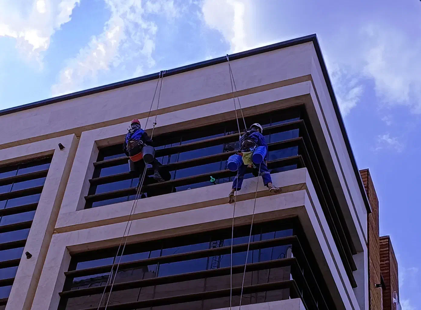 کار در ارتفاع ،پیچ و رل پلاک نما،شستوشوی نما(راپل)|خدمات پیشه و مهارت|اصفهان, نقش جهان|دیوار