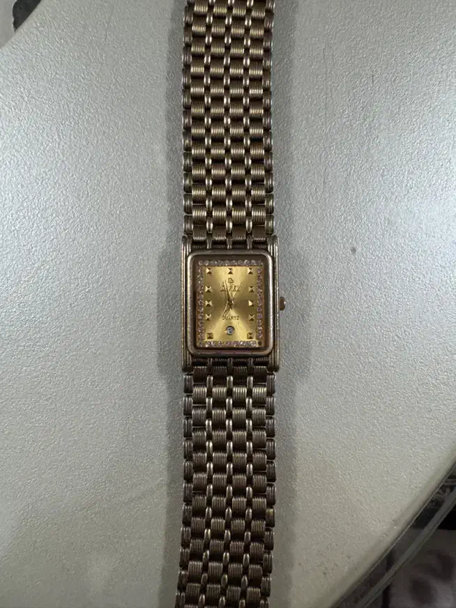 ساعت مچی قدیمی|ساعت|قم, ولیعصر|دیوار