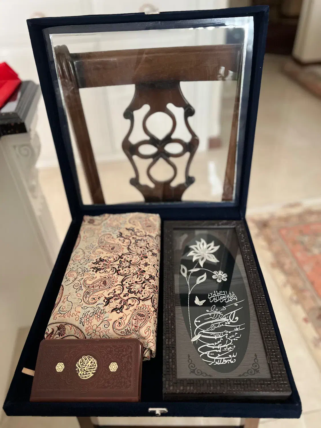 کادویی تابلو گل نقره به همراه رومیزی مربع و قرآن|صنایع دستی و سایر لوازم تزئینی|تهران, ولنجک|دیوار