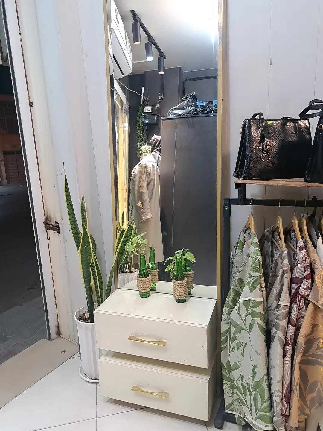 ویترین واینه|بوفه، ویترین، کنسول|کاشان, مصلی|دیوار