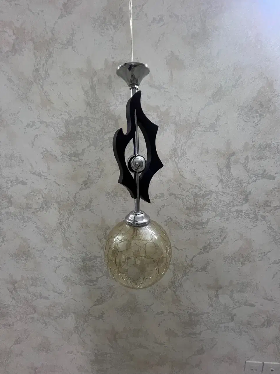 لوستر‌ تک‌شاخه|لوستر و چراغ آویز|اصفهان, باغ زیار|دیوار