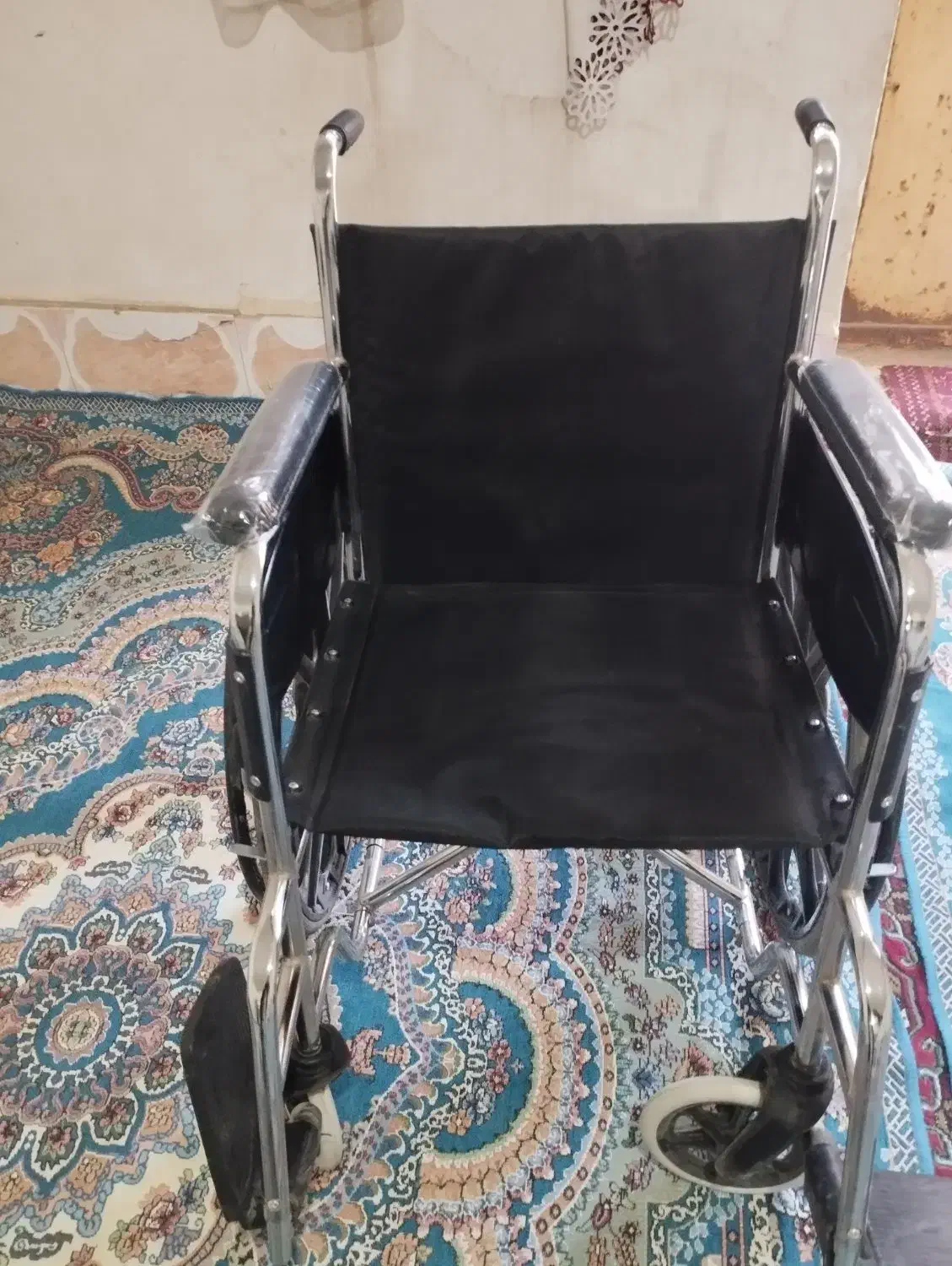 ویلچر نو اصلان استفاده نشد بفروش میرسد|آرایشی، بهداشتی، درمانی|زابل, |دیوار