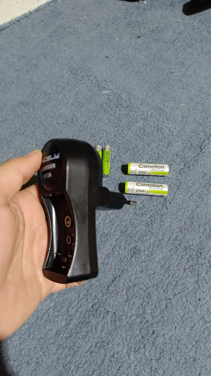 تعداد ۶ عدد باتری شارژی با شارژر باتری|لوازم جانبی موبایل و تبلت|بندرلنگه, |دیوار