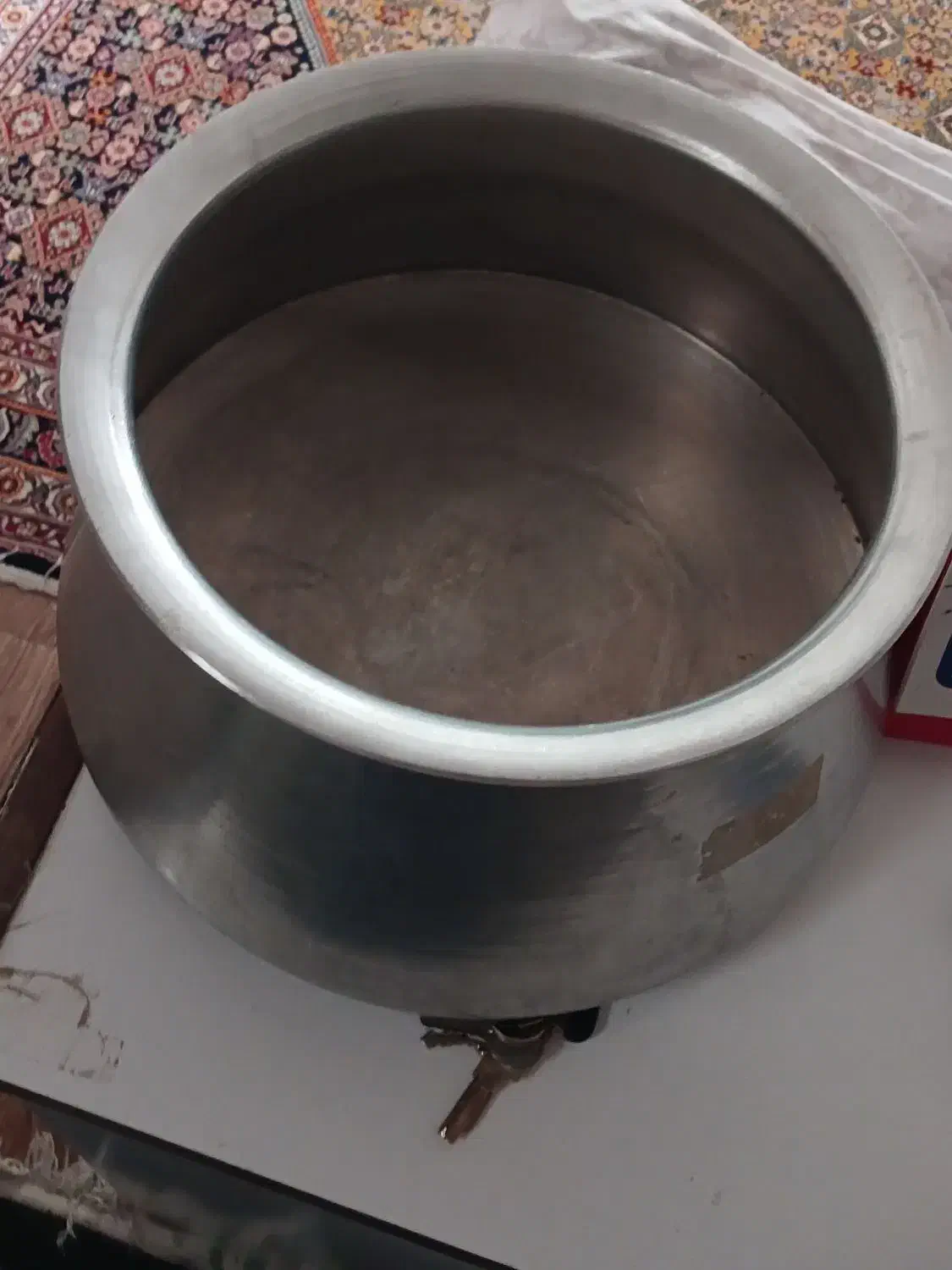 دیگ روحی|ظروف پخت‌وپز|شیراز, میانرود|دیوار