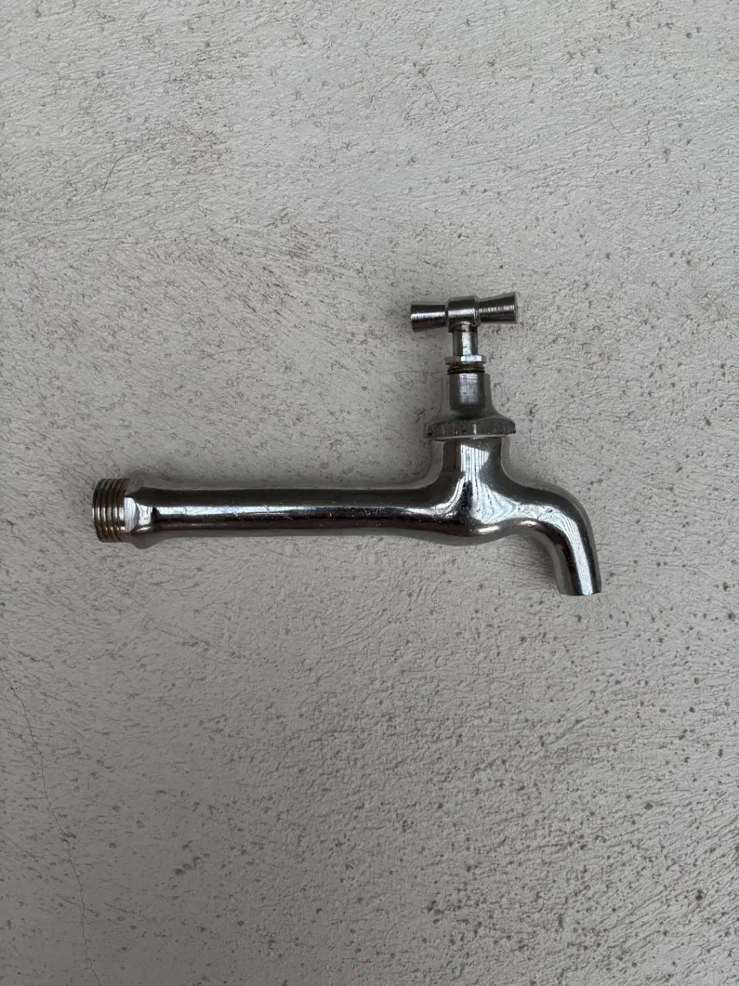 شیر آب قدیمی عتیقه|کلکسیون اشیاء عتیقه|قشم, |دیوار