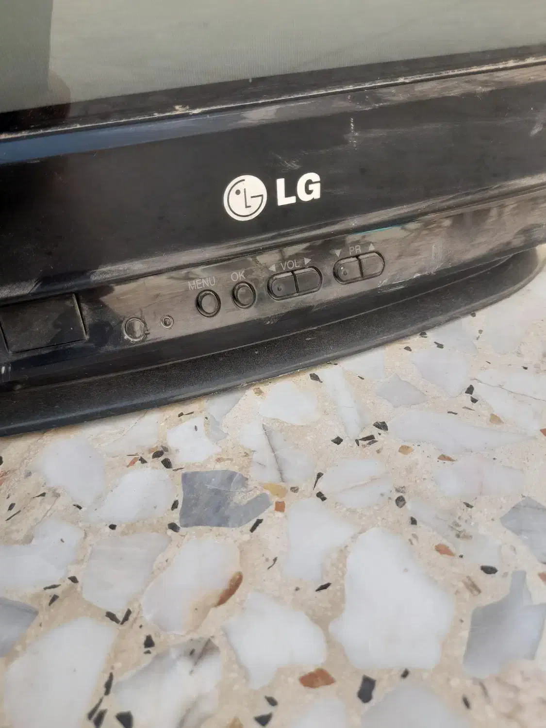 تلویزیون ۱۴ اینچ رنگی الجی سالم|تلویزیون و پروژکتور|کاشان, صفی آباد|دیوار