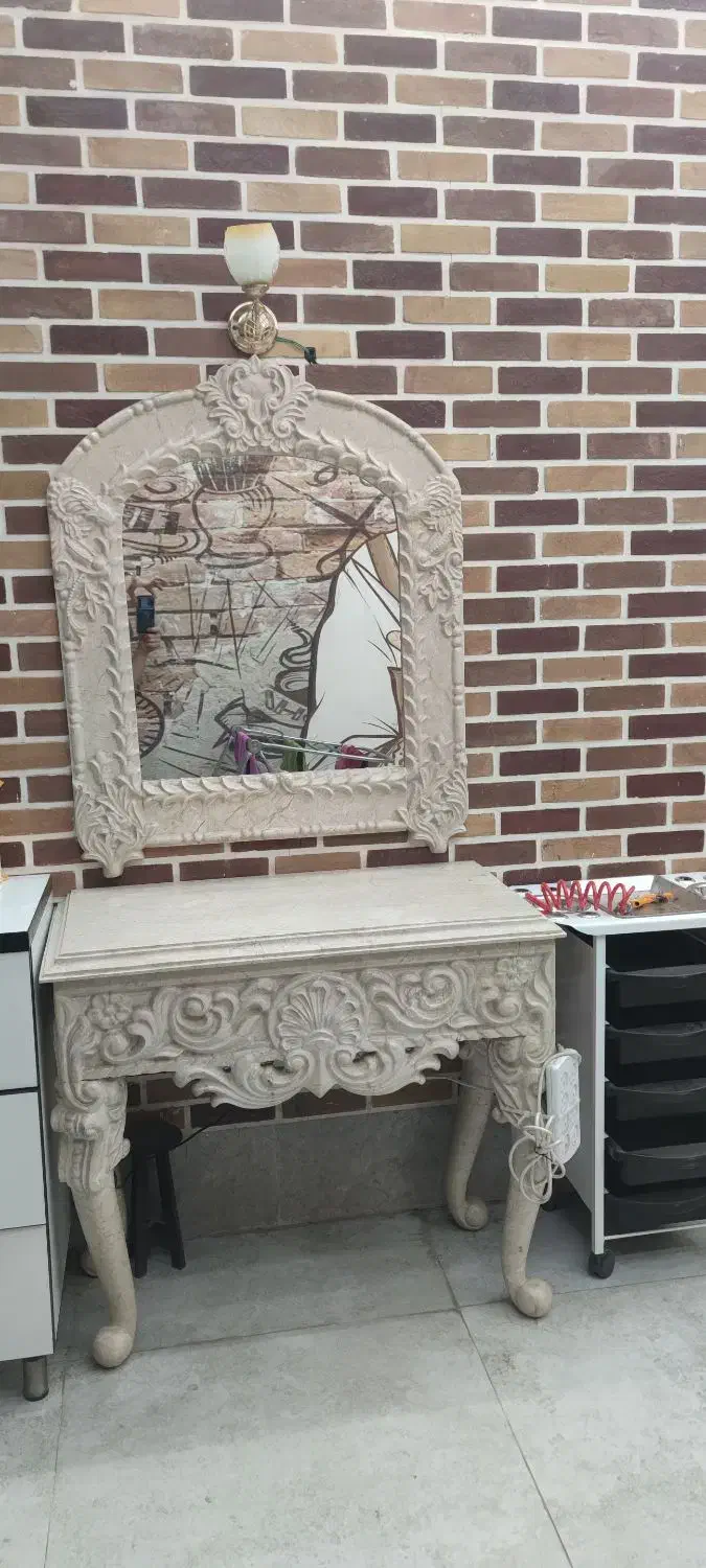 دکور سنگی سالن زیبایی و آرایشگاه|آرایشگاه و سالن‌های زیبایی|قنوات, |دیوار