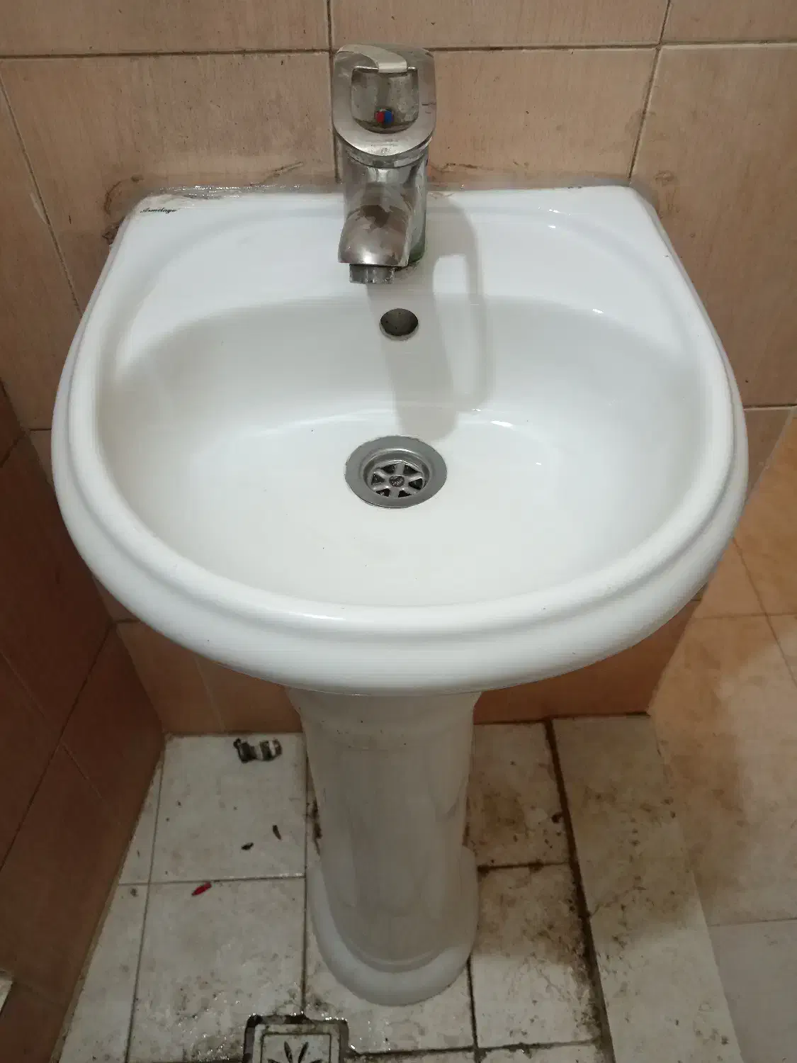 روشویی کاملا سالم|لوازم سرویس بهداشتی|شیراز, قالیشویی|دیوار