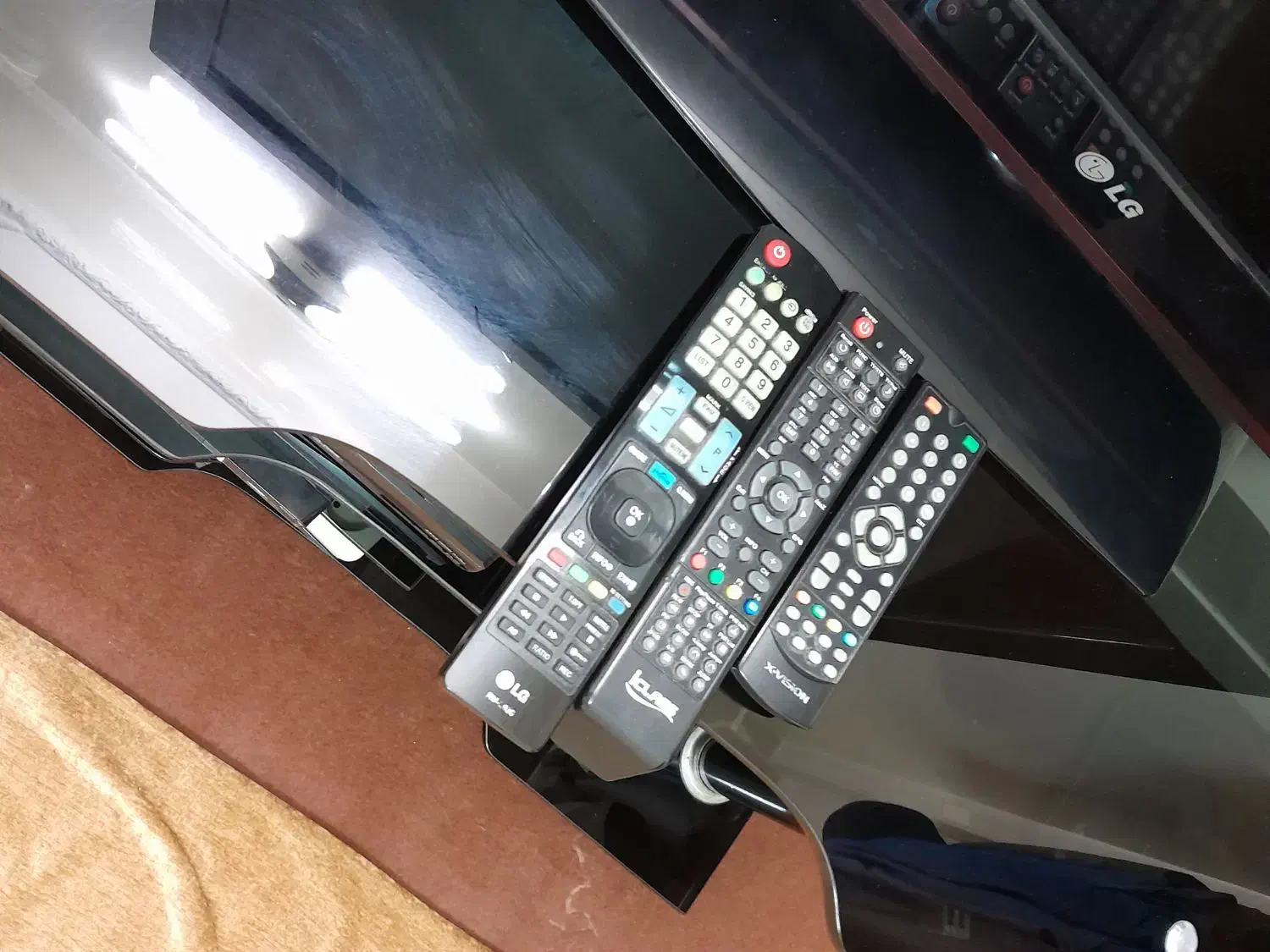 تلویزیون|تلویزیون و پروژکتور|اندیشه, اندیشه فاز ۴|دیوار