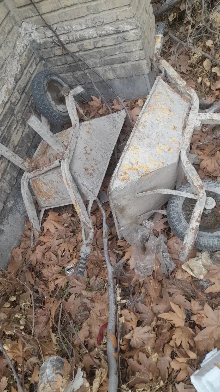 فرقون|ابزارآلات|کرج, بنیاد|دیوار