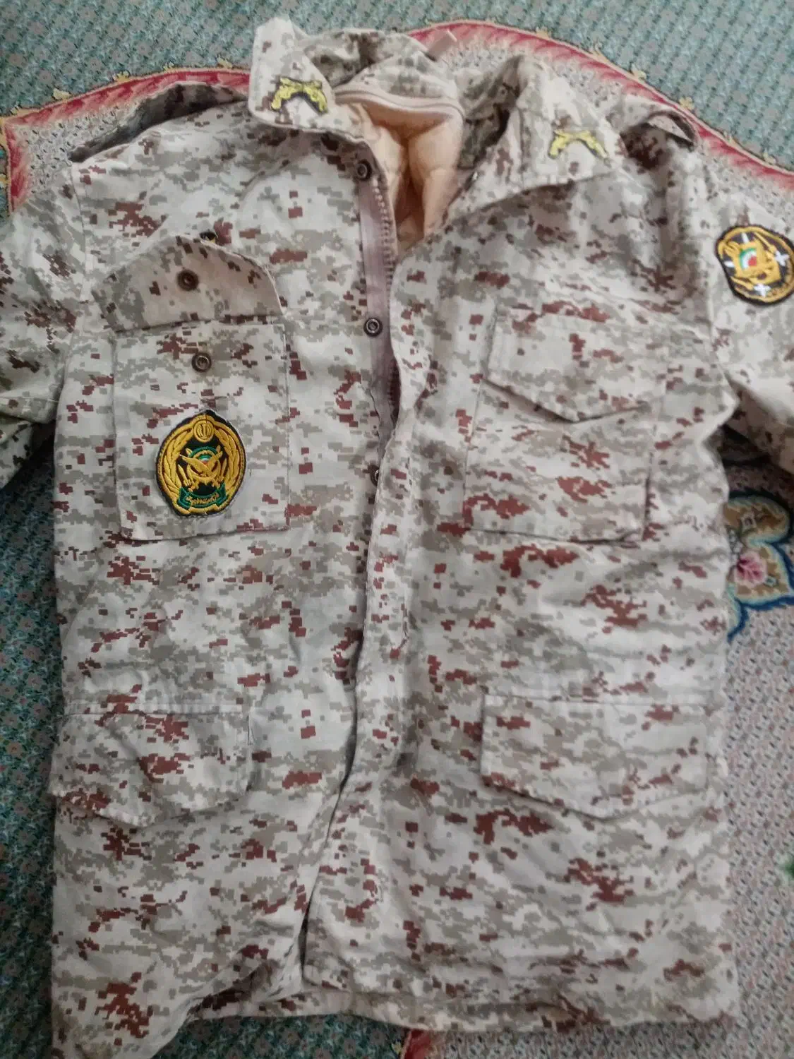 اورکت سربازی دژبان ارتش|لباس|قم, سراجه (۱۵ خرداد)|دیوار