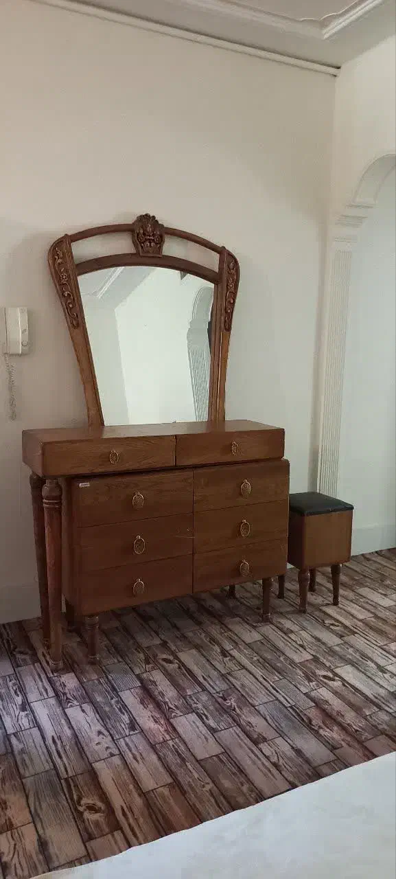 تخت و تشک و میز آرایش چوبی در حد نو|تخت و سرویس خواب|مهدی شهر, |دیوار