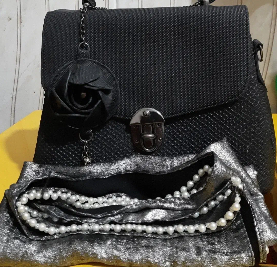 روسری و کیف|کیف، کفش، کمربند|مرند, |دیوار