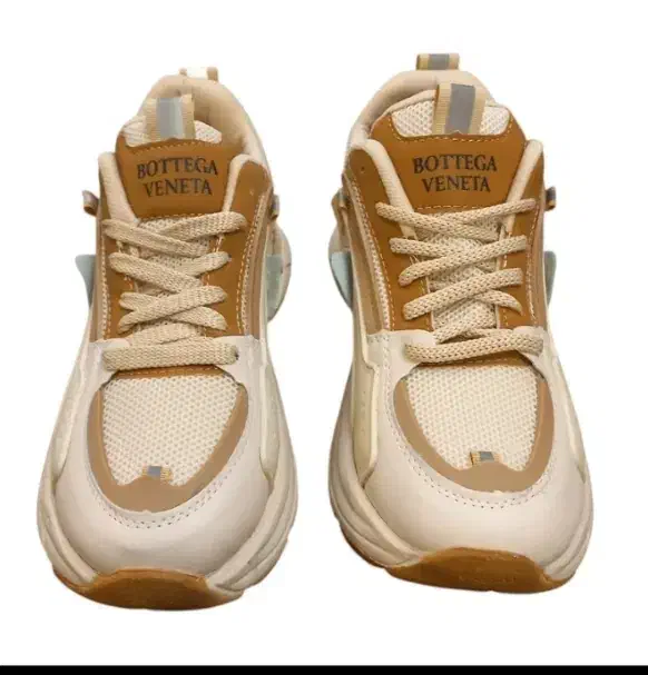 کتانی زنانه|کیف، کفش، کمربند|رشت, فلسطین|دیوار