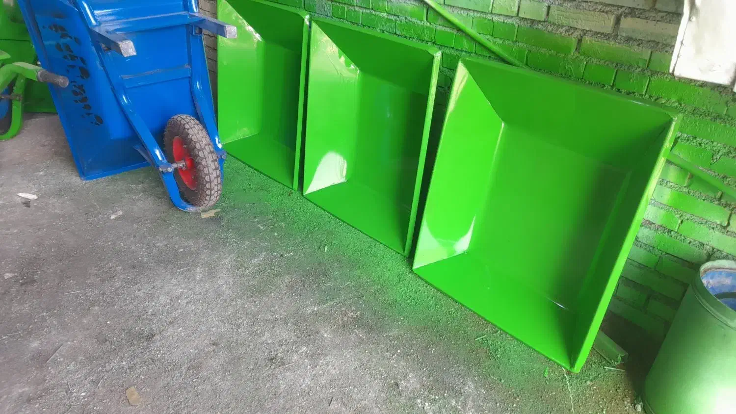 کارگاه فرغون سازی. ( معدن شادگان)|ابزارآلات|شادگان, |دیوار