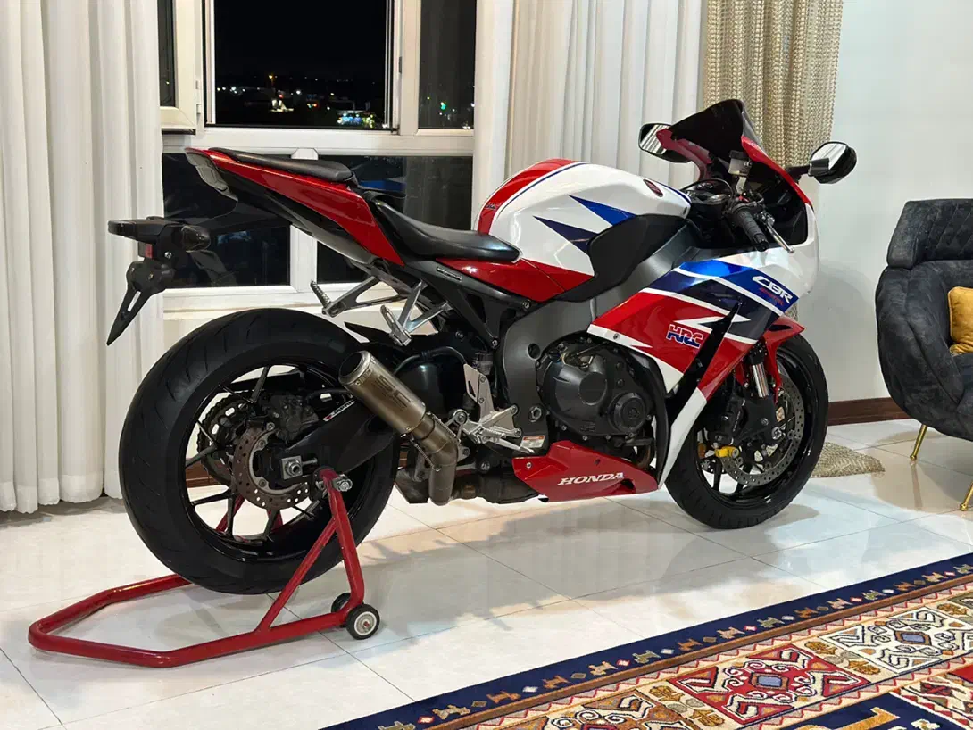 cbr 1000 RR (hrc)|موتورسیکلت|تهران, فلسطین (میدان انقلاب)|دیوار