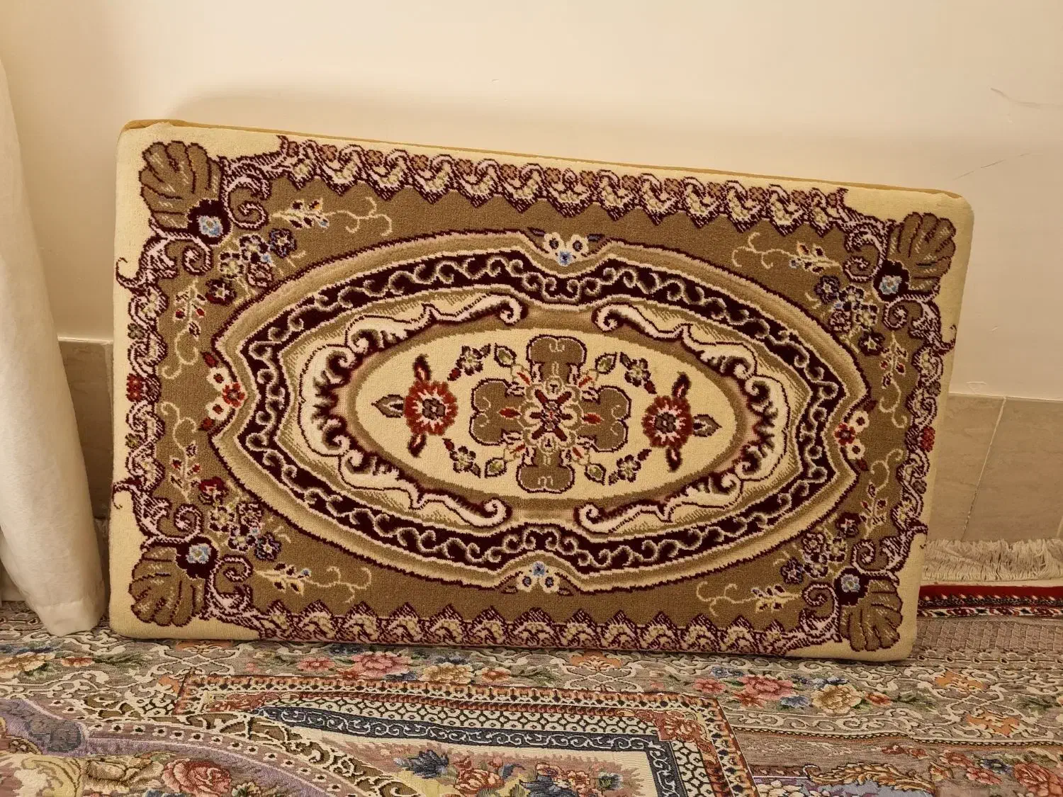 پشتی|پشتی|خفر, |دیوار