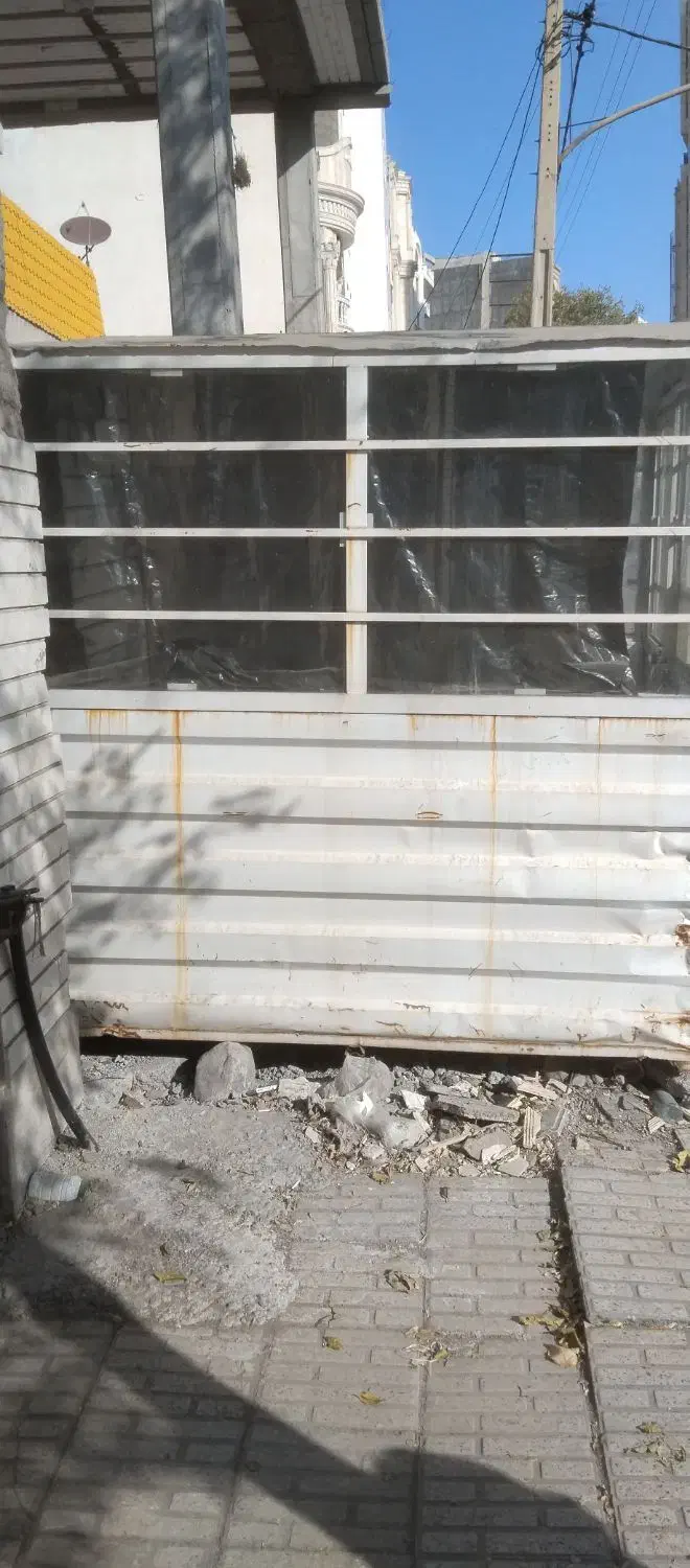 اتاقک|فروشگاه و مغازه|میانه, |دیوار