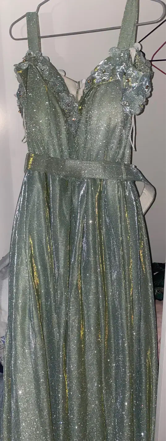 لباس‌مجلسی‌در‌حد‌نو|لباس|میانه, |دیوار